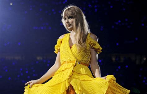 Taylor Swift breaks records, scoops 10 prizes at 2023 Billboard Music ...