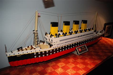 Lego Titanic I built 5 years ago : pics