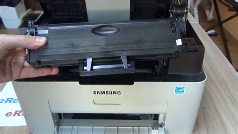 Samsung Xpress SL-M2070 / SL-M2070F - Replacing the Toner Cartridge - YouTube