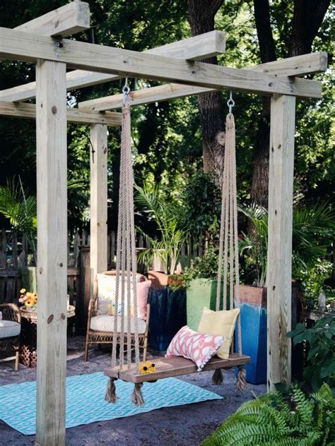 Broyhill Legacy Thornwood Cushioned Patio Pergola Swing Daybed | tunersread.com