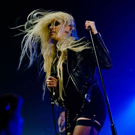 Shakenstir » The Pretty Reckless Live