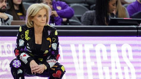 Profile of LSU's Kim Mulkey details family, player rifts - ESPN