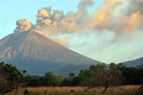 Nicaragua volcano blankets communities in ash