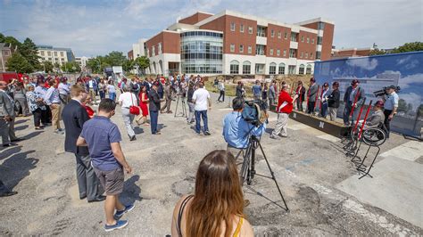 Participate in Kiewit Hall photo shoot | Announce | University of Nebraska-Lincoln