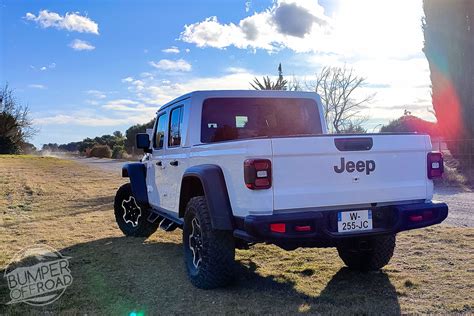 Jeep-Gladiator-Rubicon-White-114 - BumperOffroad