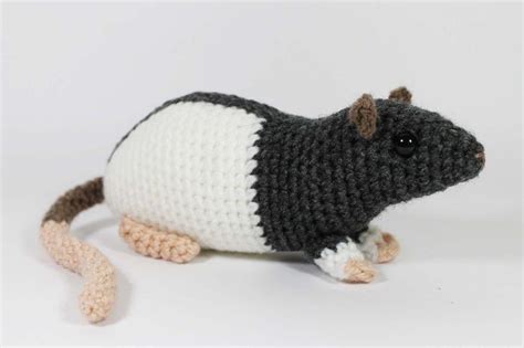 Fancy rats Crochet pattern by Katalin Gálusz | Crochet crafts, Crochet patterns, Fun crochet ...