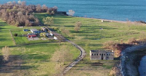 New York City's Hart Island: An overlooked final resting place - CBS News