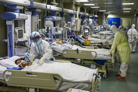 Experts urge low-risk virus patients not to overwhelm hospitals | Free ...