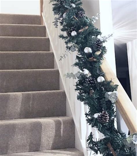 Staircase garland