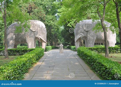 Ming Xiaoling Mausoleum, Nanjing Stock Photo - Image of heritage ...