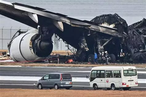 Runway warning lights at Tokyo Haneda airport were reportedly broken when the Japan Airlines ...