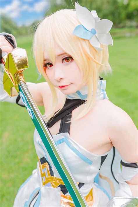 The mysterious traveler: Lumine Cosplay Genshin Impact | HoYoLAB