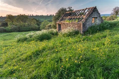 Breathtaking photos show off Britain's amazing summer landscapes | Summer landscape, Peak ...