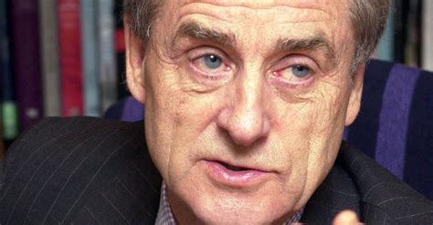 Harold Evans: Tributes paid to ‘giant of journalism’