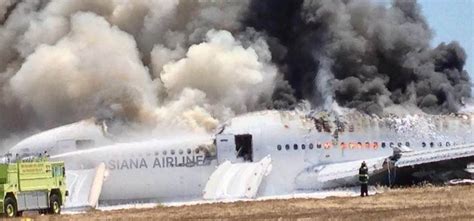 Boeing 777 crash lands at San Francisco airport