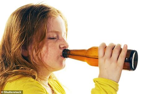 Kids given sips of booze 'are more likely to see alcohol positively' | Daily Mail Online