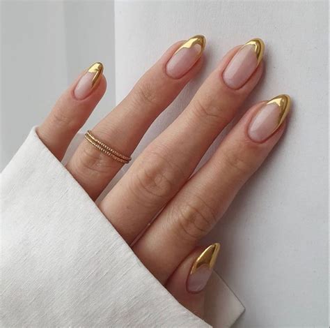 20+ Elegant Gold Nails You Should Try In 2021 - The Glossychic