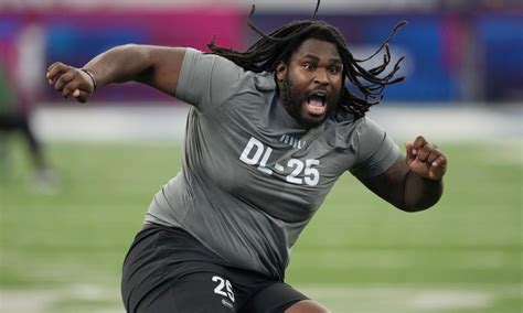 Tennessee Titans hosting Texas DL T’Vondre Sweat for pre-draft visit