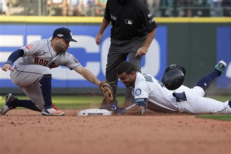 Rodríguez among Mariners players facing injury recovery | AP News