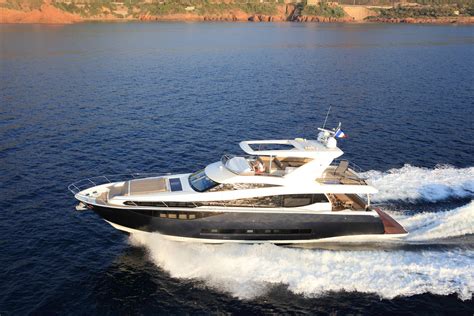 Yacht PRESTIGE 750, F-Line luxury yachts Yacht