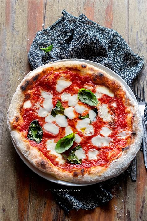 Pizza napoletana: la Ricetta originale passo passo (Pizza Margherita)