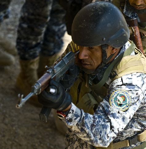 DVIDS - Images - Iraqi paramilitary police training [Image 5 of 8]