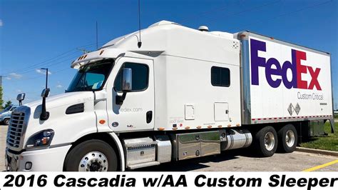 Tour of the inside of a FedEx Sleeper Truck - Share Something 3