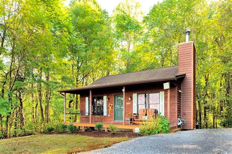 Romantic Cabin | Shenandoah Valley, Virginia | Glamping Hub