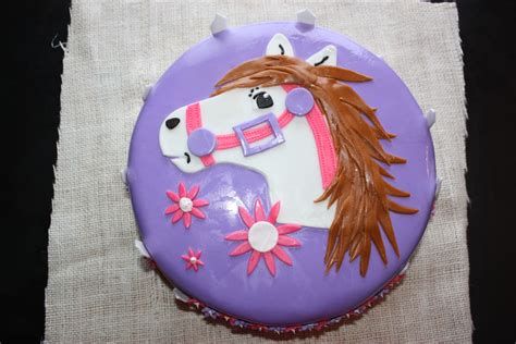 Kati's Cakes: Pink and purple horse cake!