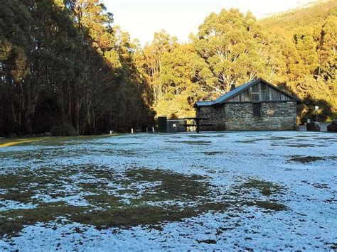 Snow falls on Mt Wellington | The Mercury