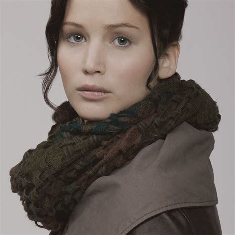 Jennifer Lawrence Fansite: Two New photos of Katniss Everdeen