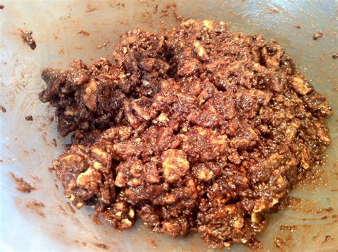 Salame de Chocolate (Chocolate Fridge Cake) Recipe - Yummy Food