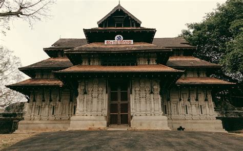 Vadakkumnathan_Temple_Thrissur_1537938961