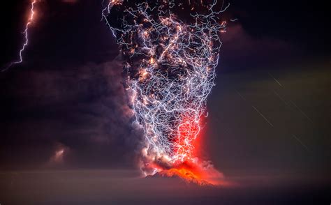 TYWKIWDBI ("Tai-Wiki-Widbee"): Volcanic "dirty thunderstorm"