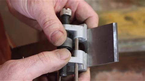 How to Sharpen a Handplane Blade - YouTube