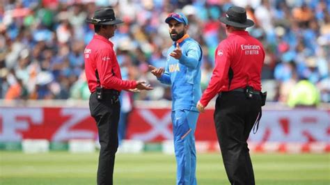 Virat Kohli argues with on-field umpire as India lose review