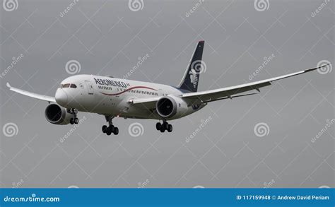 AeroMexico Boeing 787 Dreamliner Landing Editorial Stock Photo - Image ...