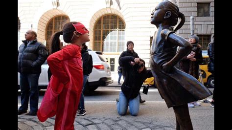 Girl 'superhero' imitates 'Fearless Girl' statue