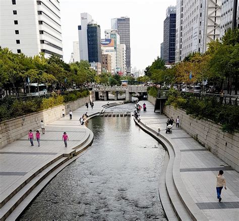 Cheonggyecheon Stream & getting there - KoreaToDo