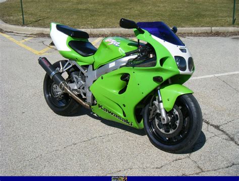 Kawasaki Kawasaki ZX-7R - Moto.ZombDrive.COM