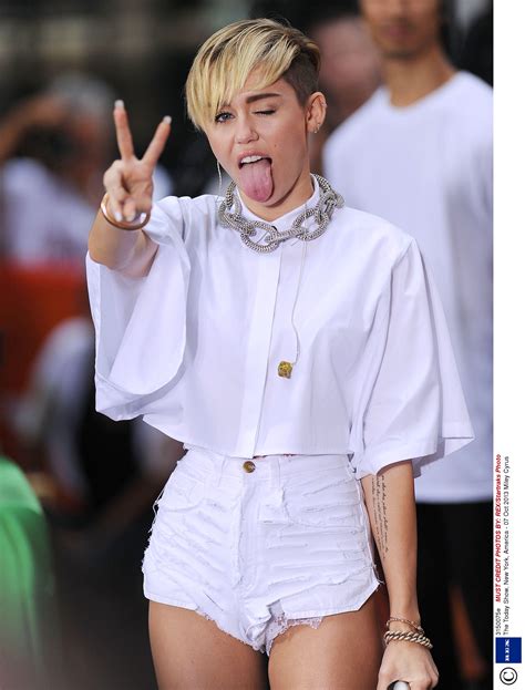 Miley Cyrus 'Bangerz' gets mixed reviews