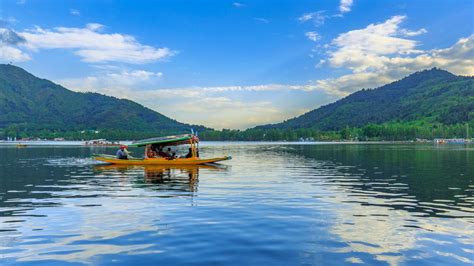 Shikara Ride in Kashmir | Srinagar | J & K Tourism