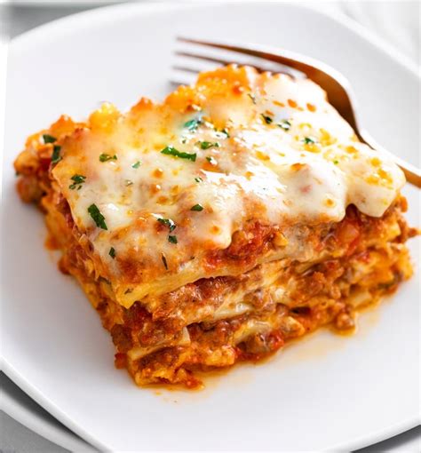 Easy Lasagna Recipe - The Cozy Cook