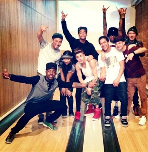 Justin Spotted With His Friends - Justin Bieber Blog