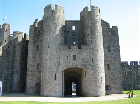 Inside Pembroke Castle | Walking the Pembrokeshire Coastal Path http://bit.ly/1QRCcpP Welsh ...