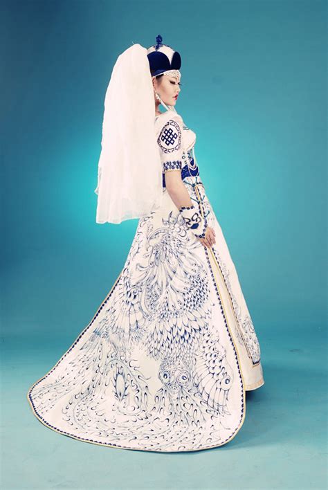 Local style: Mongolian wedding dresses