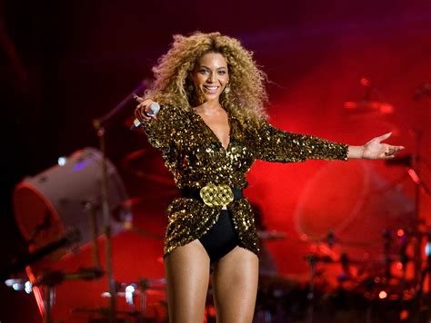 #TBT That time Beyoncé headlined Glastonbury - V Magazine