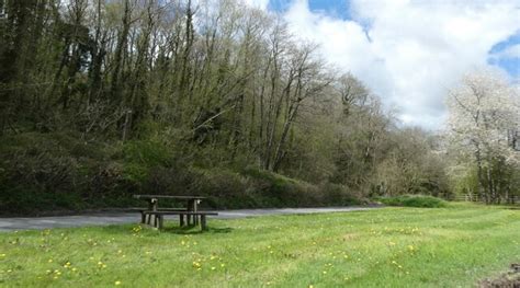 Lay-by with picnic table north of Cwmdu © David Smith :: Geograph ...