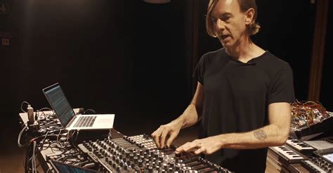 Richie Hawtin Hybrid DJ/Modular Rig Tour – Synthtopia