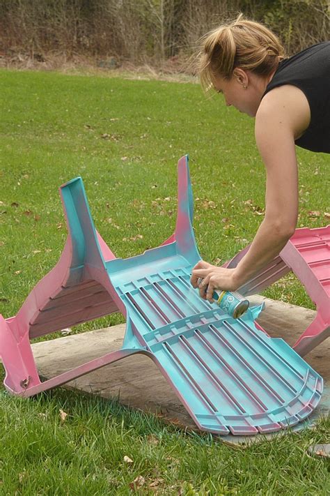 How to spray paint plastic chairs • The Vanderveen House